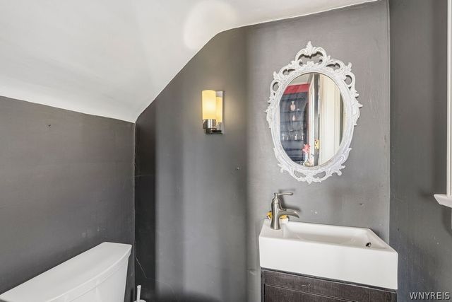 1 Hillcrest Street, Niagara Falls, NY 14303