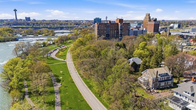 1 Hillcrest Street, Niagara Falls, NY 14303