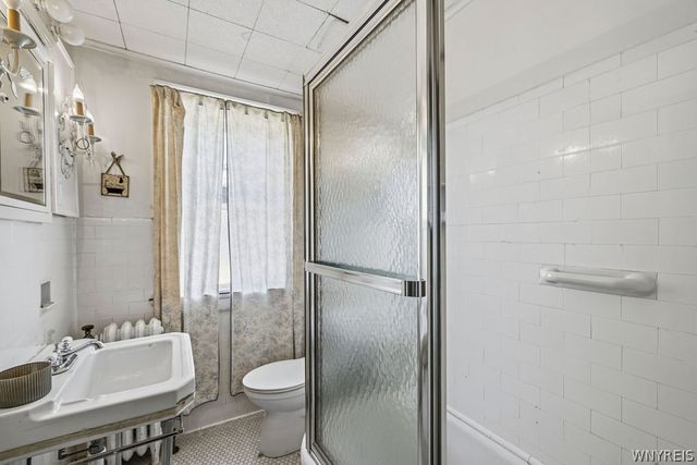 1 Hillcrest Street, Niagara Falls, NY 14303
