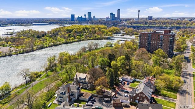 1 Hillcrest Street, Niagara Falls, NY 14303