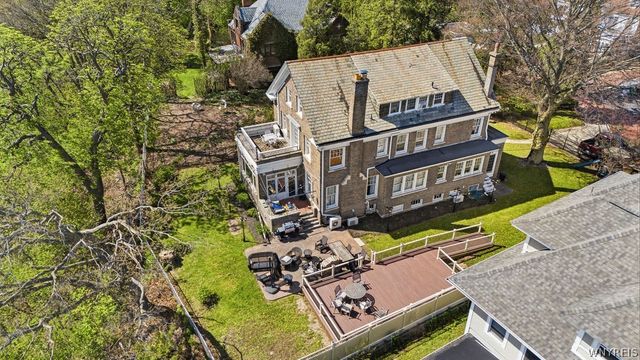 1 Hillcrest Street, Niagara Falls, NY 14303