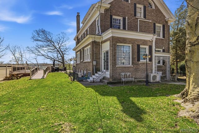 1 Hillcrest Street, Niagara Falls, NY 14303