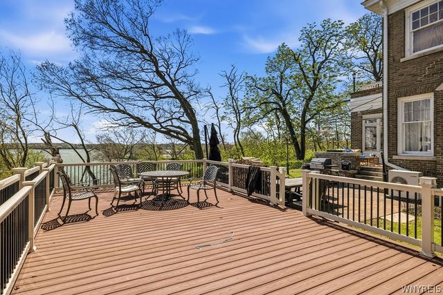 1 Hillcrest Street, Niagara Falls, NY 14303