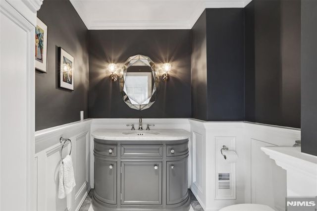 97 Heights Road, Ridgewood, NJ 07450