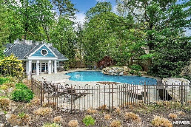 97 Heights Road, Ridgewood, NJ 07450