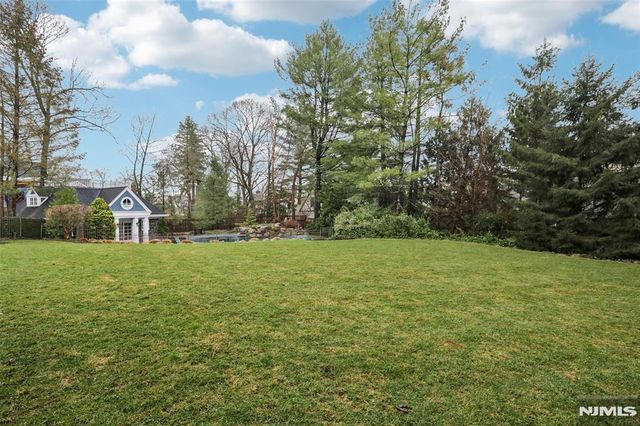 97 Heights Road, Ridgewood, NJ 07450