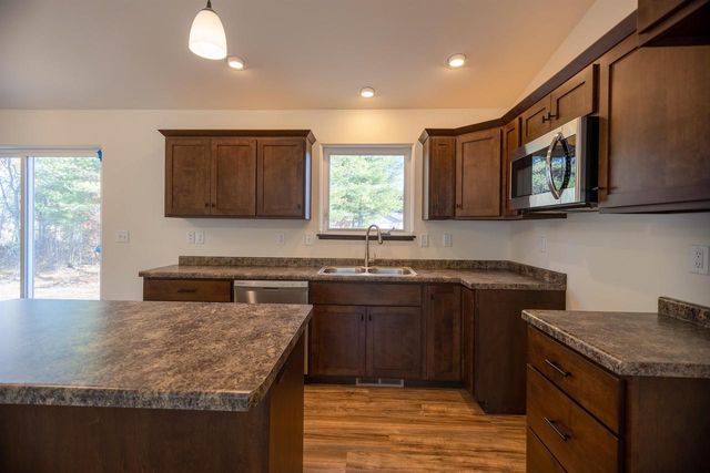 610 STILL WATERS LANE, Plover, WI 54467