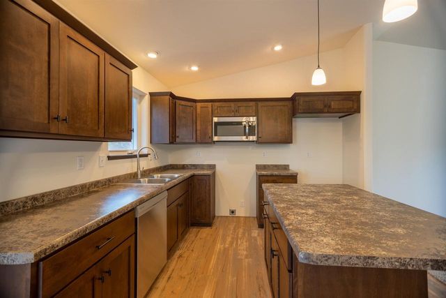 610 STILL WATERS LANE, Plover, WI 54467