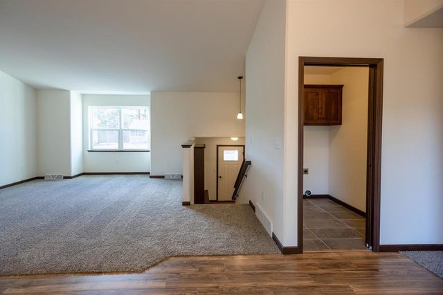 610 STILL WATERS LANE, Plover, WI 54467