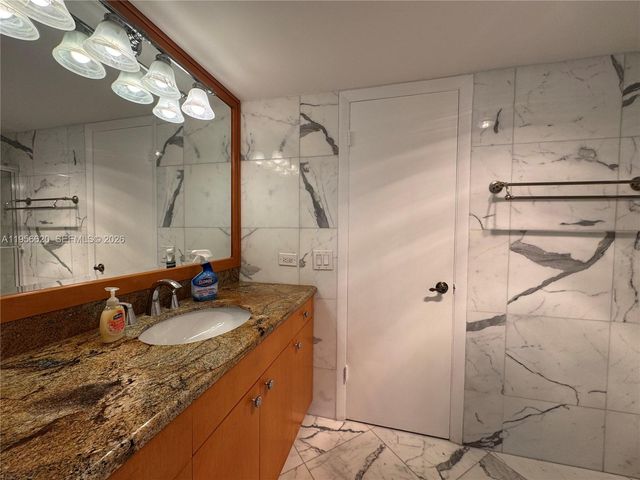 4800 Bayview Dr 206, Fort Lauderdale, FL 33308