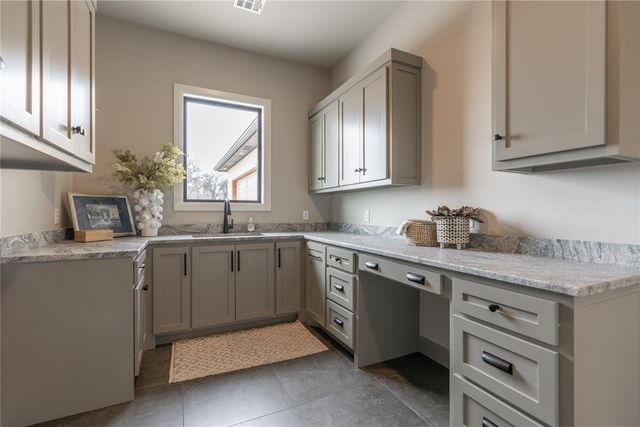 6017 Royal Abbey Court, Edmond, OK 73034