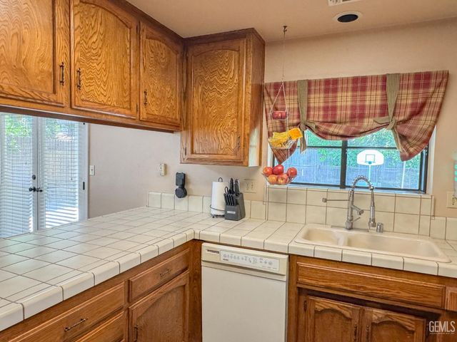 7229 Yuma Way, Bakersfield, CA 93308