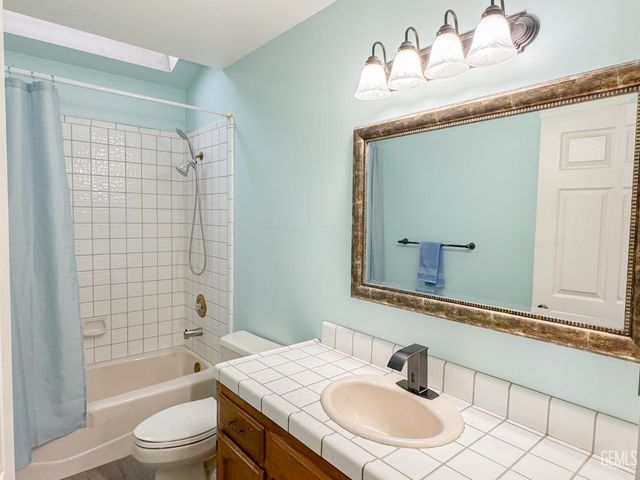 7229 Yuma Way, Bakersfield, CA 93308