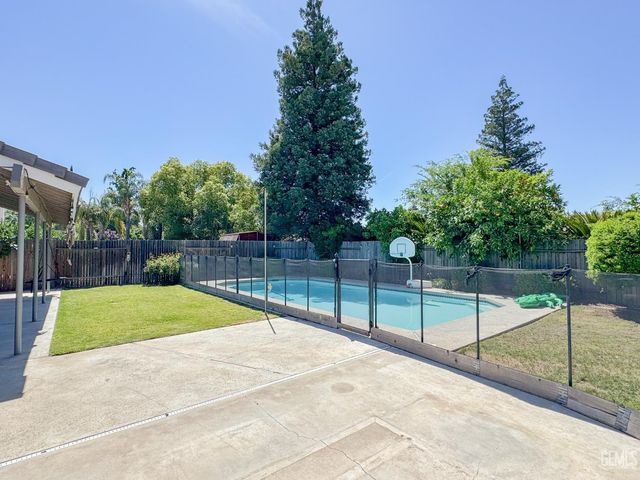 7229 Yuma Way, Bakersfield, CA 93308