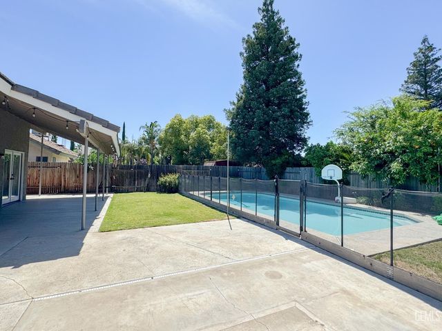 7229 Yuma Way, Bakersfield, CA 93308