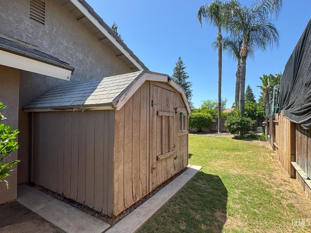 7229 Yuma Way, Bakersfield, CA 93308