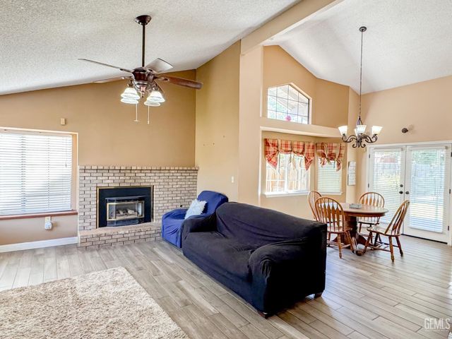 7229 Yuma Way, Bakersfield, CA 93308