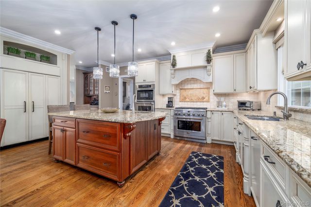 121 Harvard Avenue, Rockville Centre, NY 11570