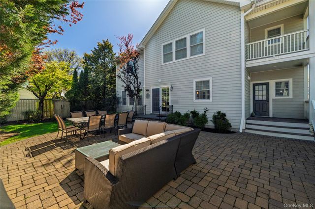 121 Harvard Avenue, Rockville Centre, NY 11570