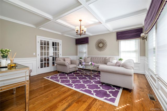 121 Harvard Avenue, Rockville Centre, NY 11570