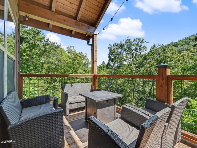 2724 Pine Crest Lane, Sevierville, TN 37862
