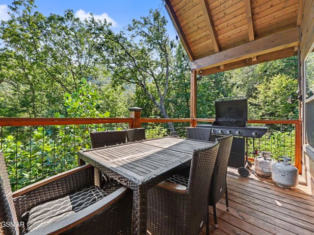 2724 Pine Crest Lane, Sevierville, TN 37862