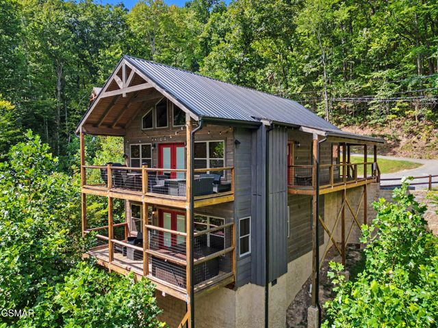 2724 Pine Crest Lane, Sevierville, TN 37862