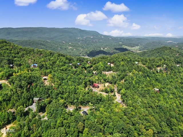 2724 Pine Crest Lane, Sevierville, TN 37862
