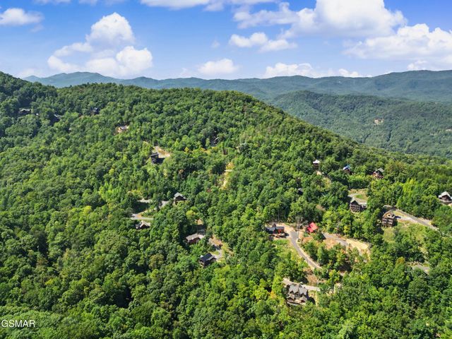 2724 Pine Crest Lane, Sevierville, TN 37862