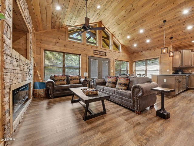 2724 Pine Crest Lane, Sevierville, TN 37862