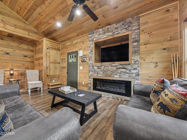 2724 Pine Crest Lane, Sevierville, TN 37862