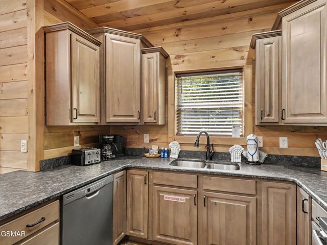 2724 Pine Crest Lane, Sevierville, TN 37862