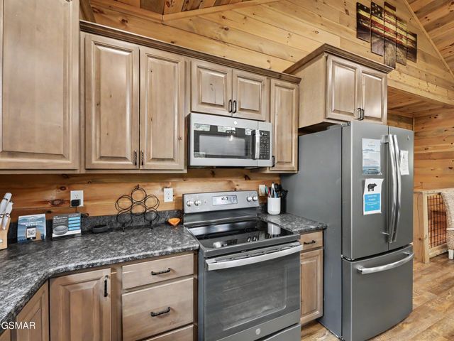 2724 Pine Crest Lane, Sevierville, TN 37862
