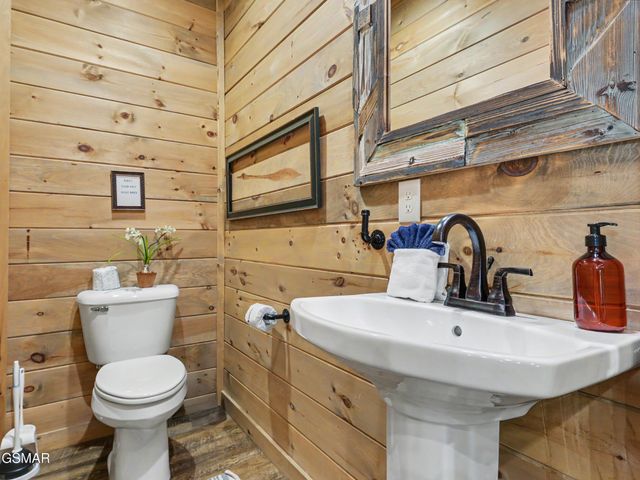 2724 Pine Crest Lane, Sevierville, TN 37862