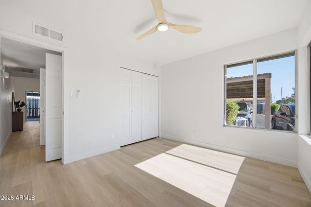 8011 N 49TH Avenue, Glendale, AZ 85302