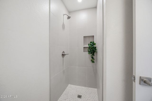 8011 N 49TH Avenue, Glendale, AZ 85302