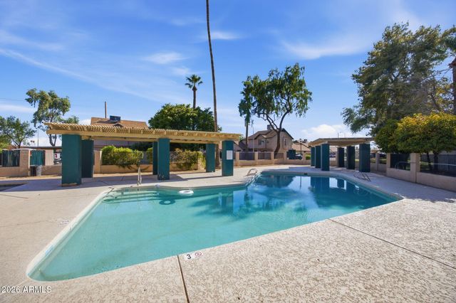 8011 N 49TH Avenue, Glendale, AZ 85302
