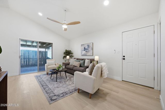 8011 N 49TH Avenue, Glendale, AZ 85302