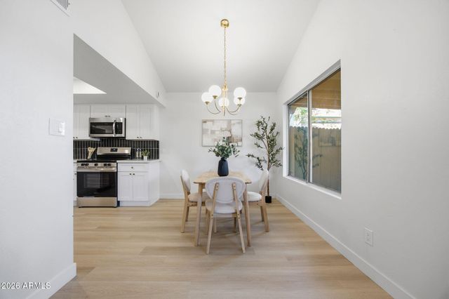 8011 N 49TH Avenue, Glendale, AZ 85302