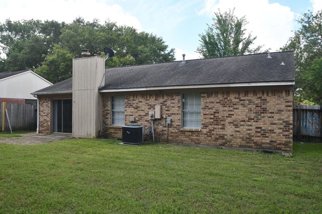 2411 Country Place Drive, Richmond, TX 77406