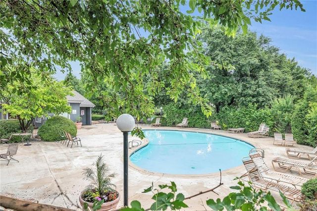 12739 W 110th Terrace, Overland Park, KS 66210