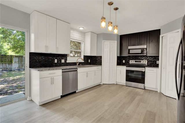 809 DEER GLEN COURT, Fruitland Park, FL 34731