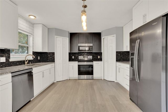 809 DEER GLEN COURT, Fruitland Park, FL 34731