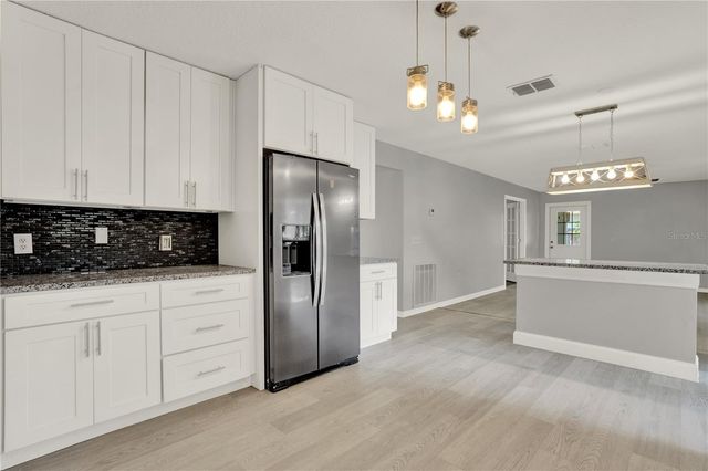 809 DEER GLEN COURT, Fruitland Park, FL 34731