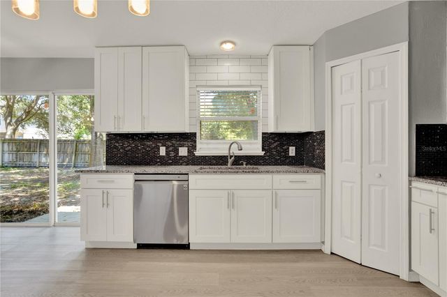 809 DEER GLEN COURT, Fruitland Park, FL 34731