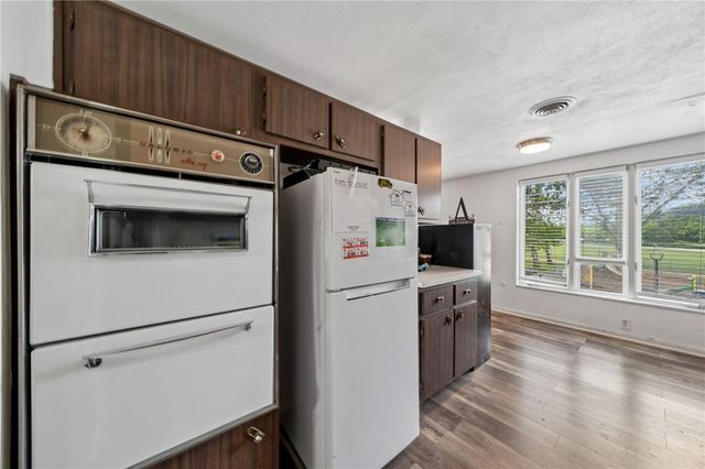 532 Broadway Blvd, Pitcairn, PA 15140