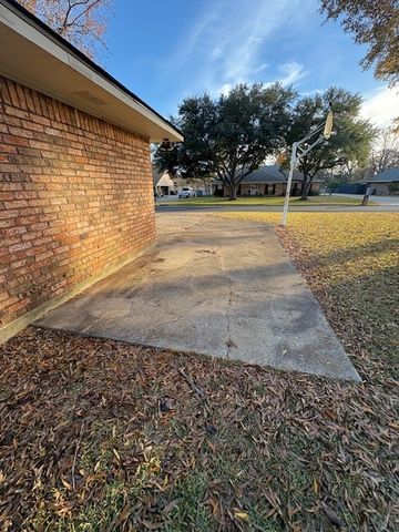 109 Country Club Drive, Benton, LA 71006