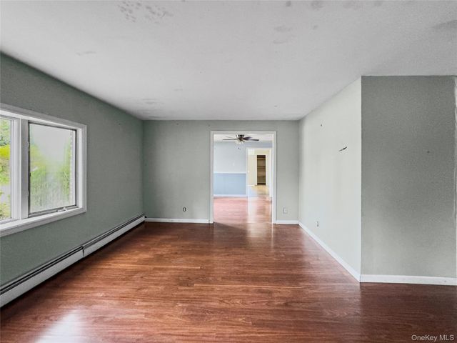 10 Windsor Place, Shirley, NY 11967