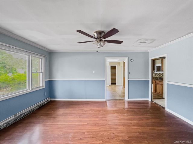10 Windsor Place, Shirley, NY 11967