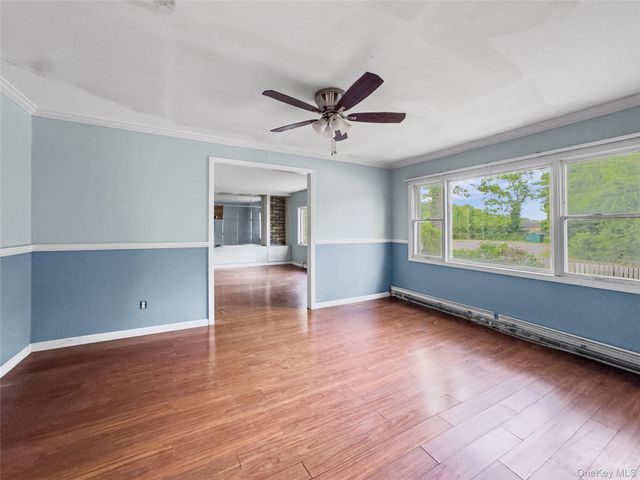 10 Windsor Place, Shirley, NY 11967